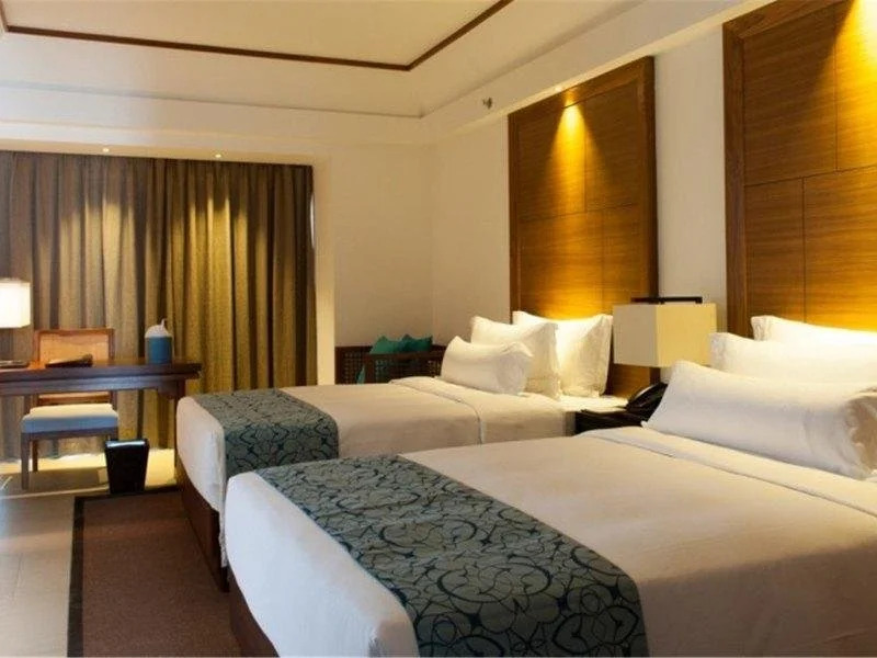 21° Holiday Hotel