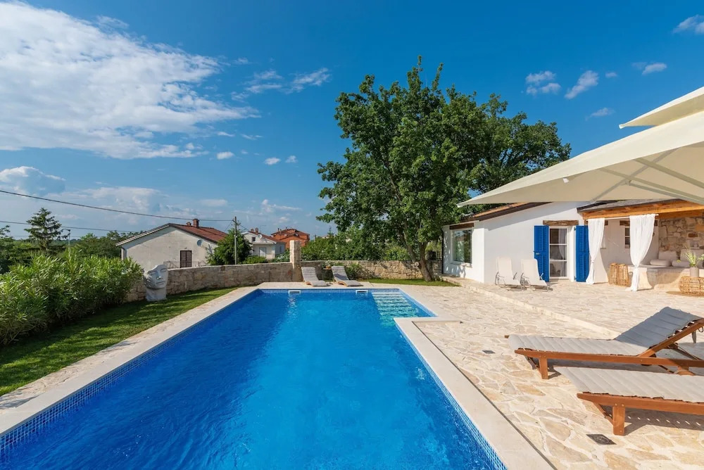Lavova in Brtonigla With 3 Bedrooms and 2 Bathrooms