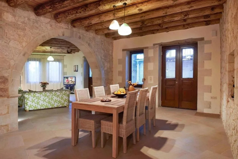 Villa Erontas Mini Pool and Heated Jacuzzi