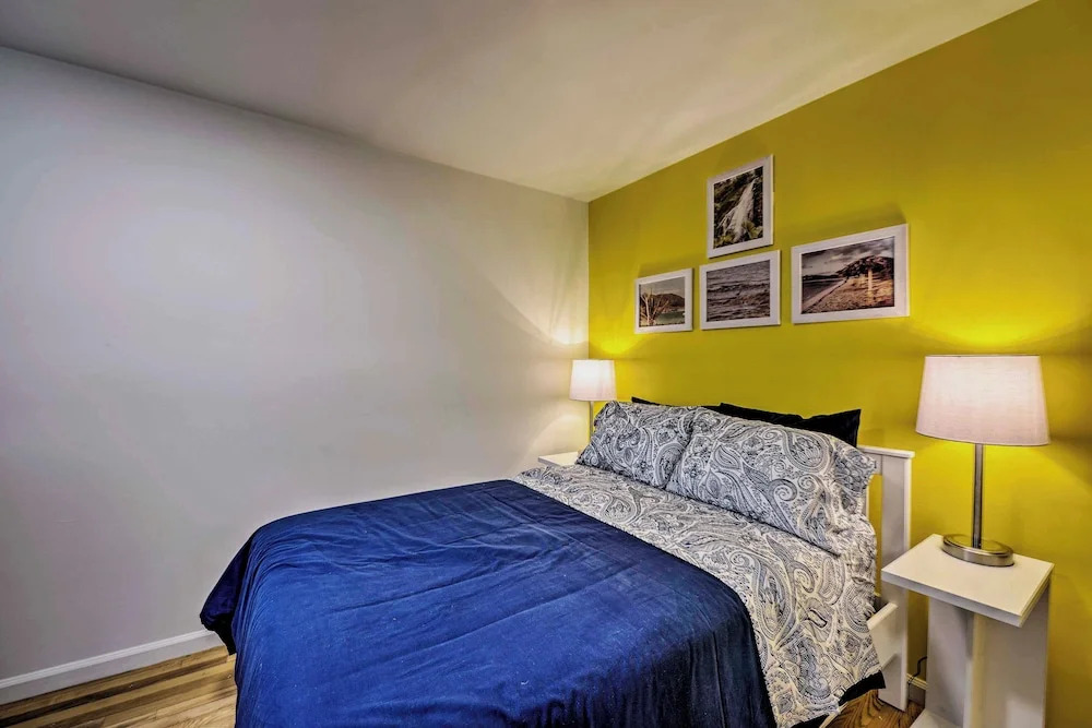 Central & Contemporary NJ Condo: Steps to Shore!
