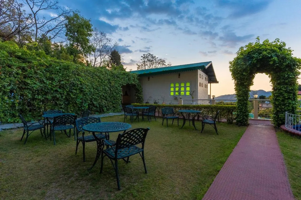 Maati Resort by The Lake Hill