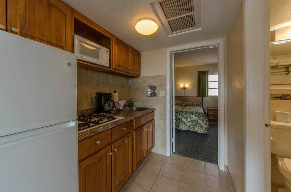 Attache Motel