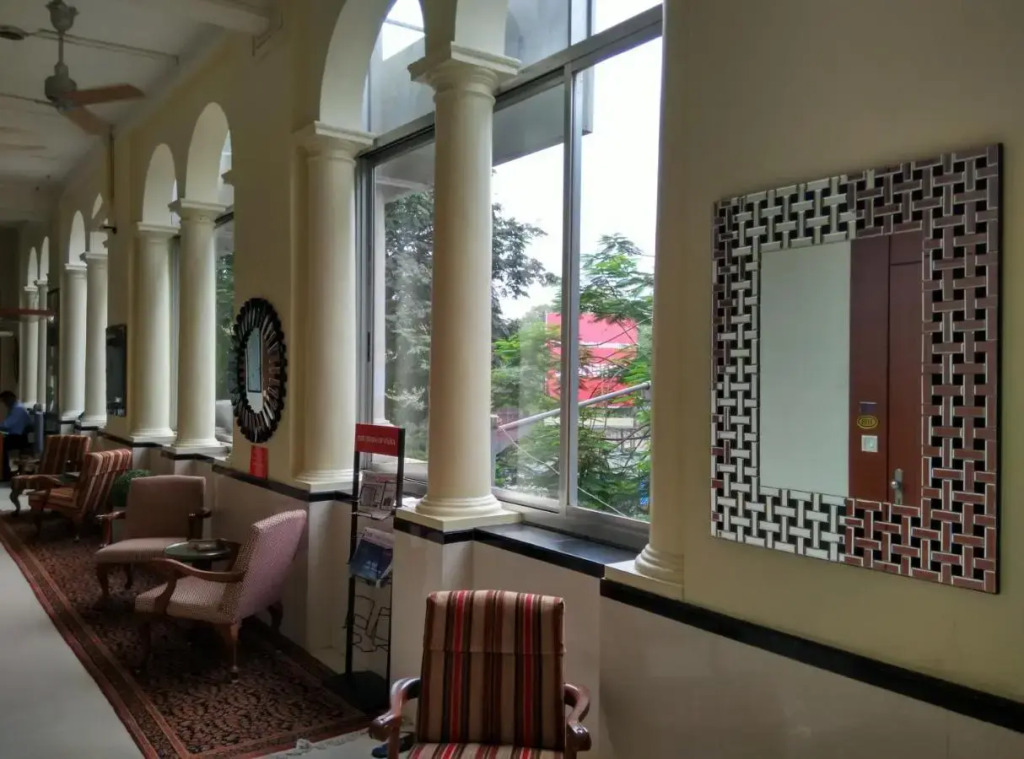 Elphinstone Hotel