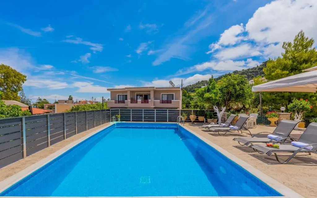 Costas Studios - 450m from Argassi center, by ZanteWize