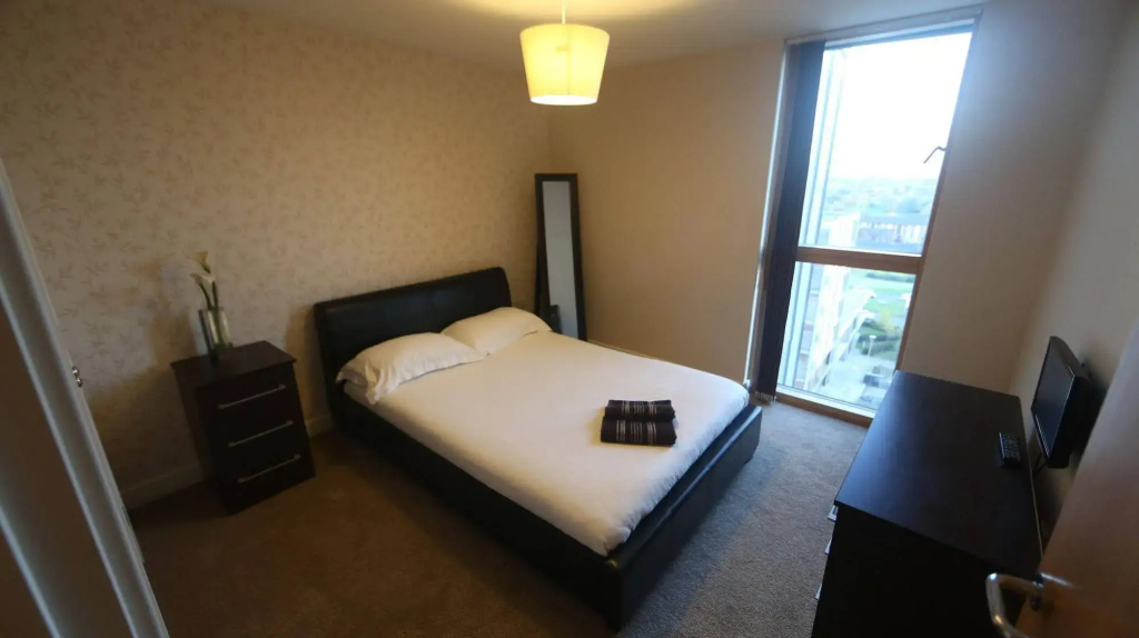 Apartment in Milton Keynes Near Canary Karaoke
