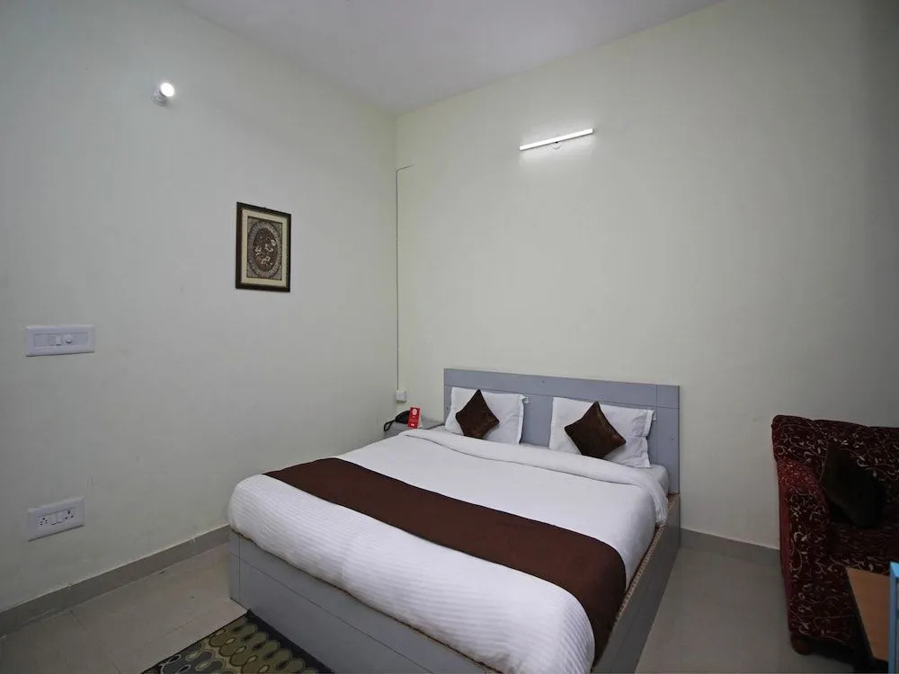 OYO Flagship 5175 Hotel Rama Blue Point
