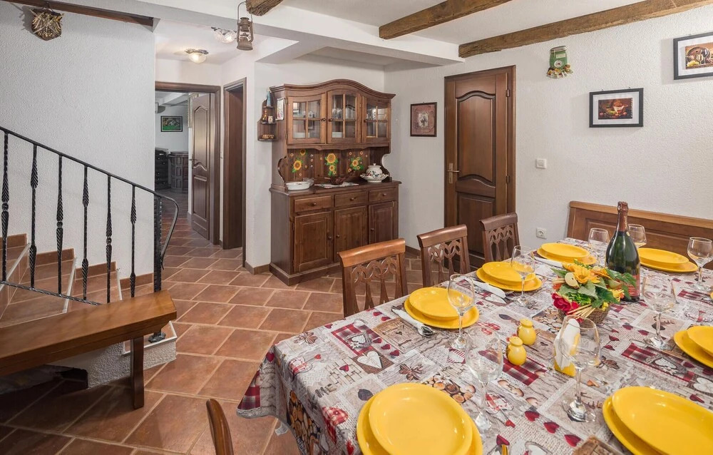Gorgeous Home In Buje