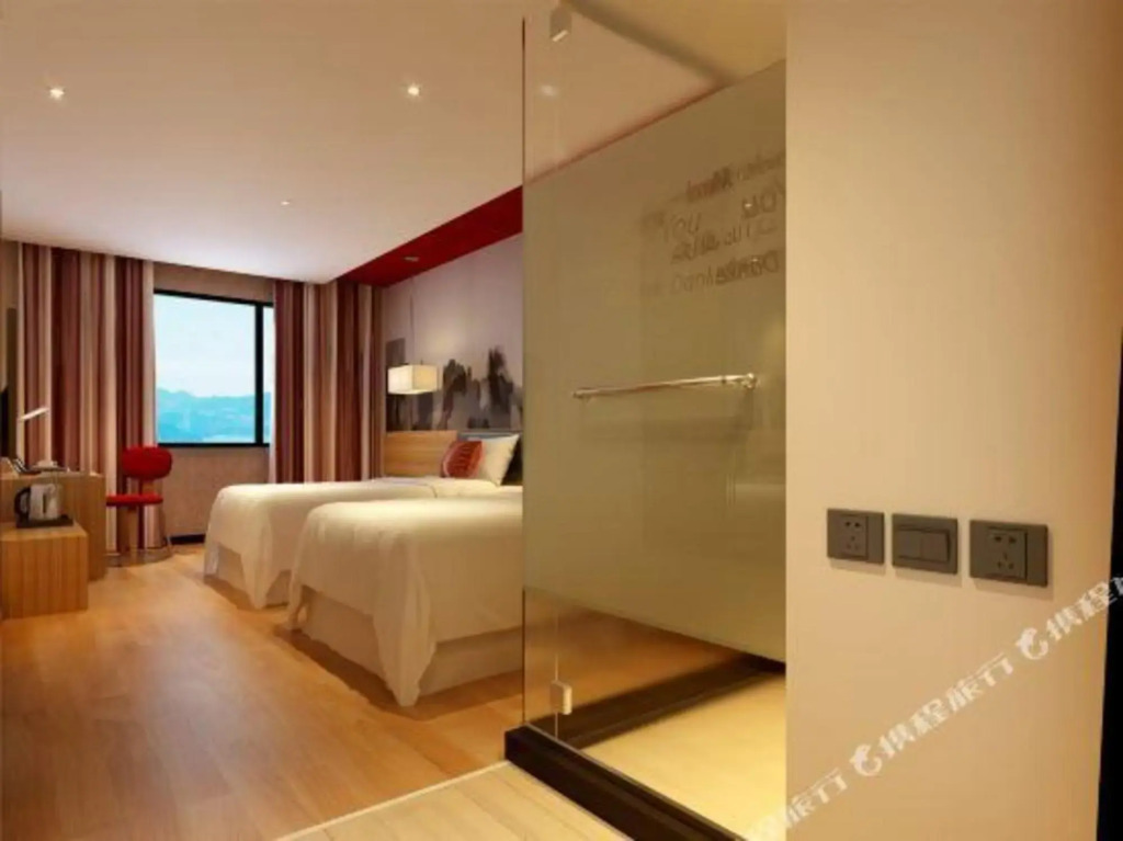 Thankyou Chain Hotel (Honggutan Subway Station Changjiang Road Branch)