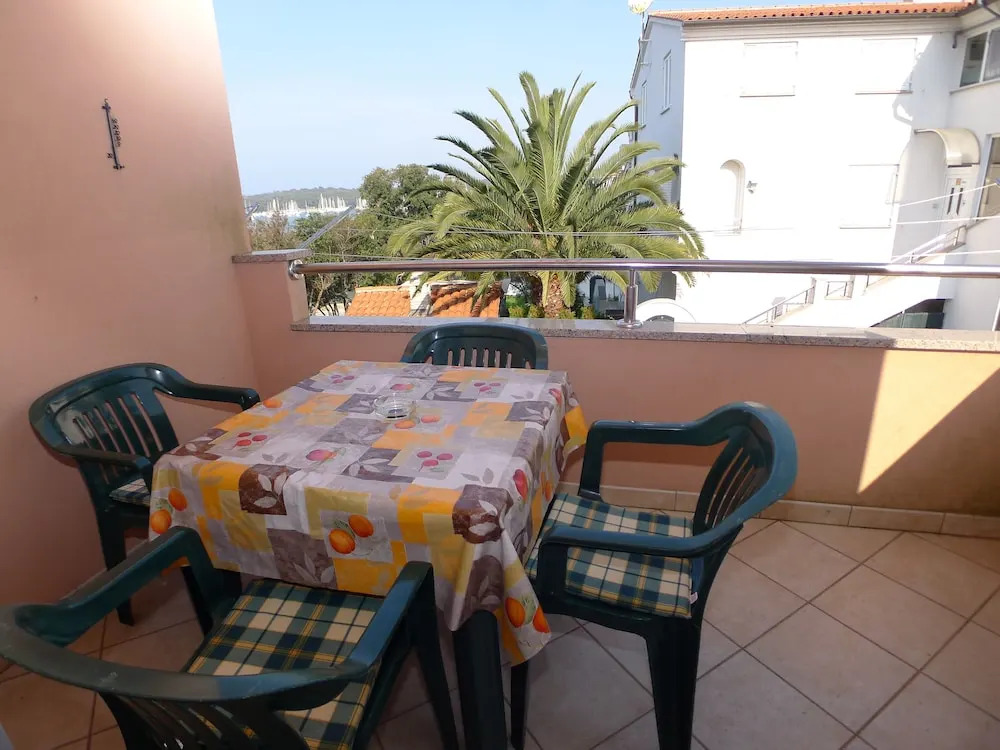 2 Bedroom Seaview Apartment