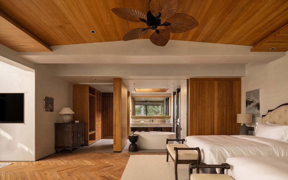 CongLinLi Wooded Homestay