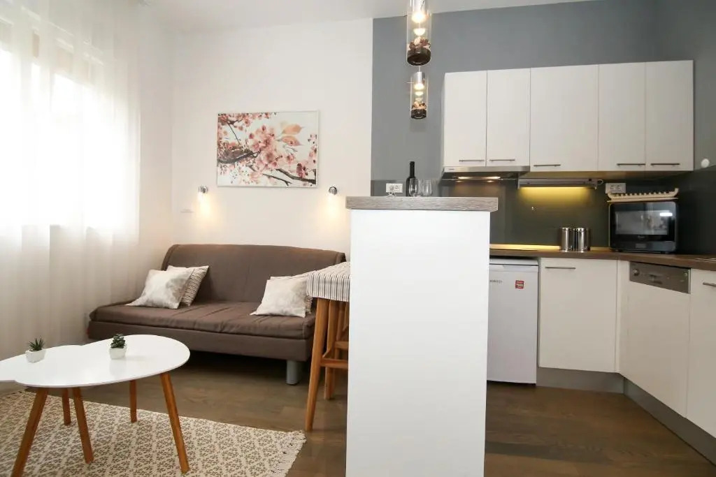 Anna Apartments