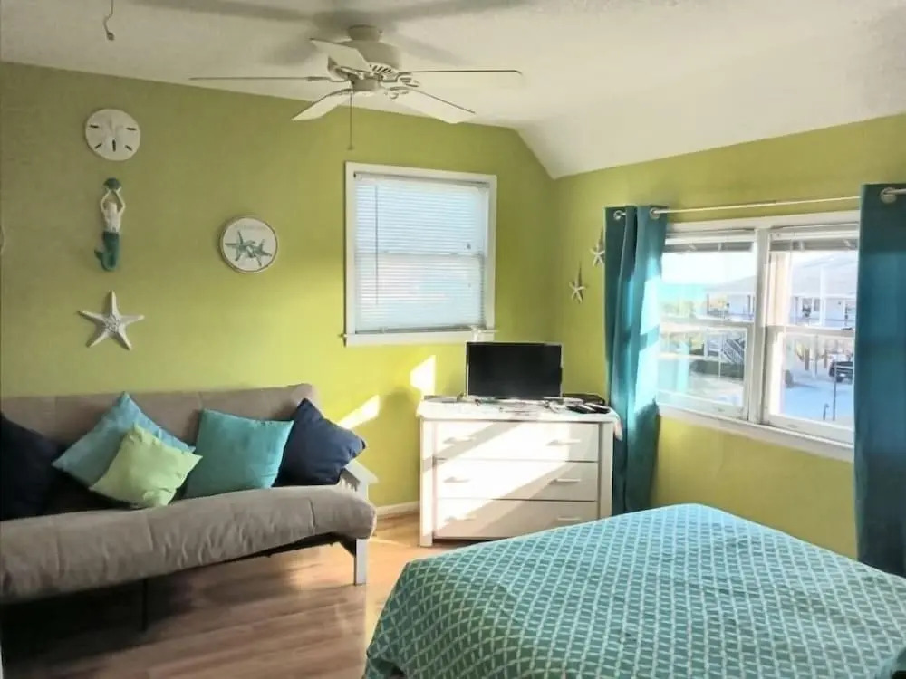 1 Galway Girl 3 Bedroom Home by RedAwning