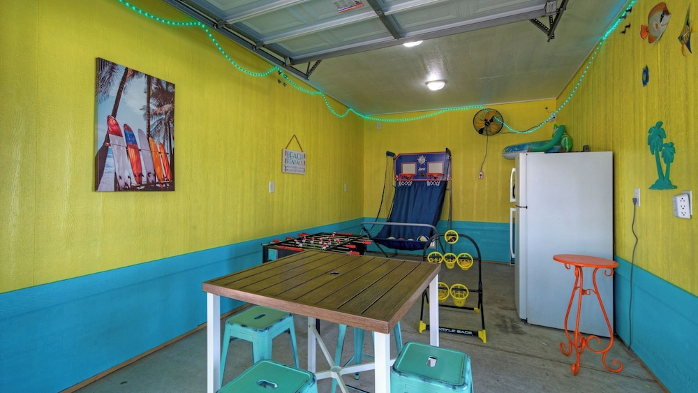Mins to Beach + Private Pool Golf Cart Zone Game Room Sleeps 12