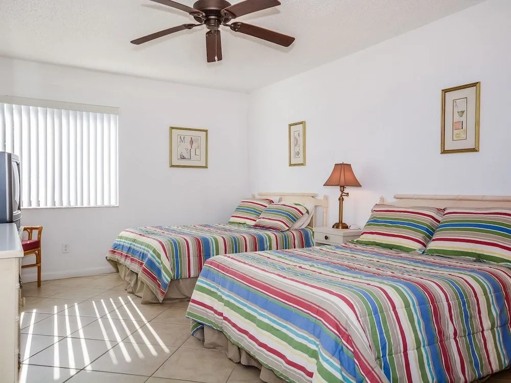 SC158 Sea Woods by RedAwning