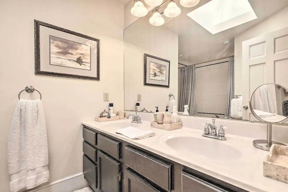 Private Home w/ Hot Tub Near Jay Peak Slopes