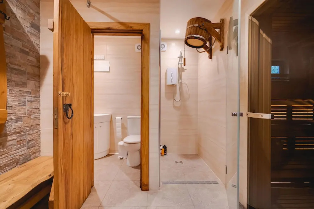 Brook Barn with Sauna & Hot Tub