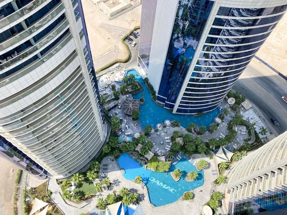 Stunning Fully Furnished 2 Bedroom in Paramount Prime Location Business bay