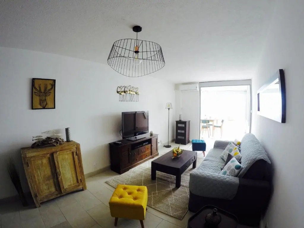 Nouvelle annonce : Appartement rénové de 66m2 pleine vue mer!