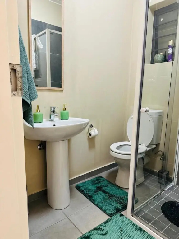 Cosy two Bedroom Apartment for Short and Long Stays Rental