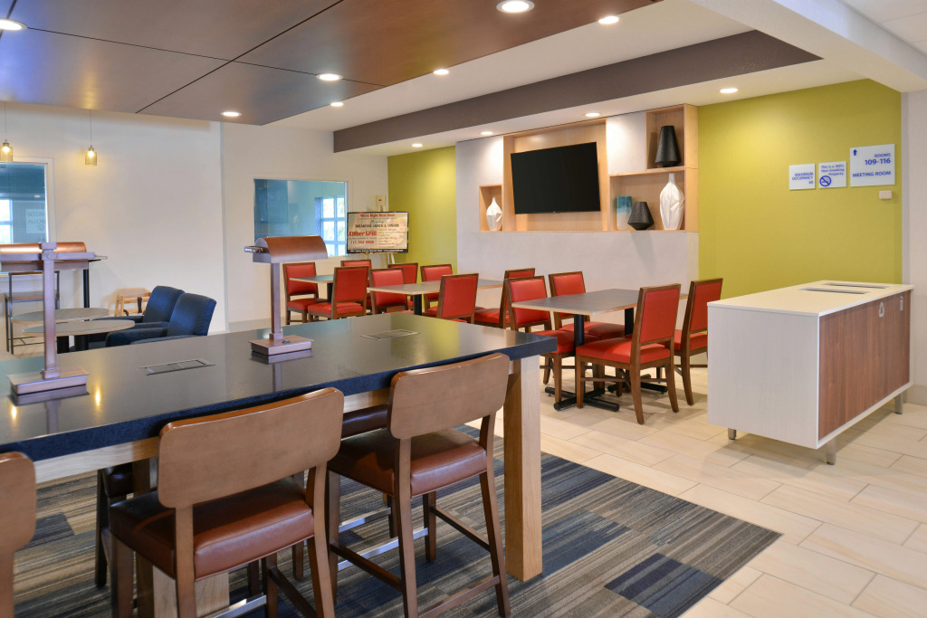 Holiday Inn Express Hotel and Suites Stevens Point by IHG