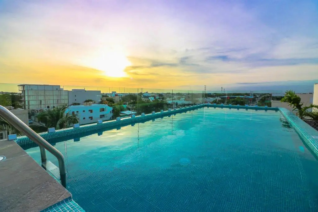Playa 4020 Apartments with Rooftop Pool near 5th and Beach