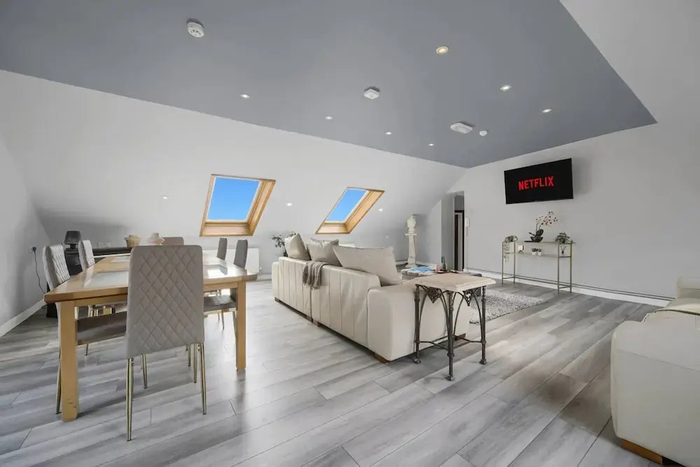 Luxury Penthouse Suite - Swansea Central - Beach