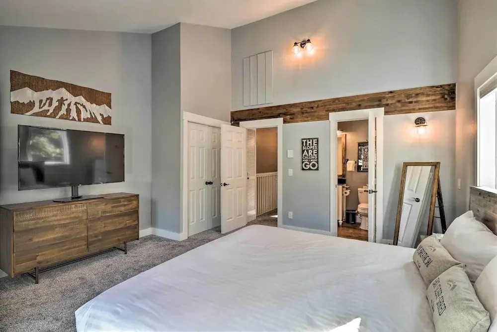 Sauna, Deck & Fire Pit: Breckenridge Townhouse!