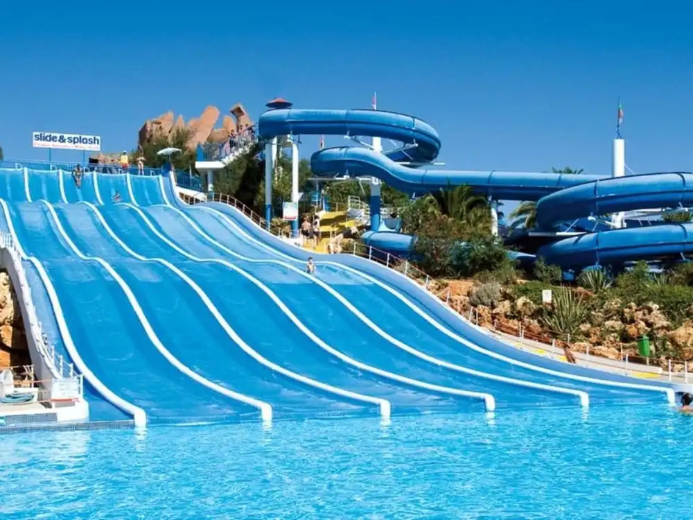 3 Bed Villa, Sleeps 6, Free WiFi, Quiet Location