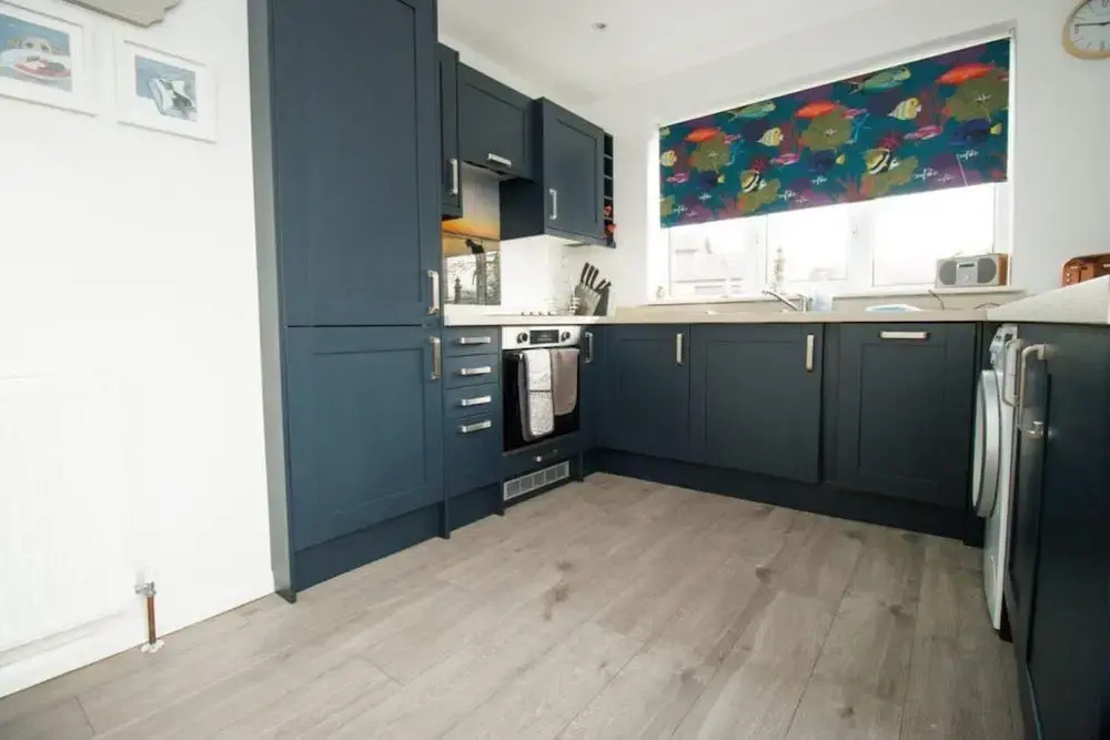 2 Bed Bungalow - Sleeps 4 - Pets - Parking - Wifi