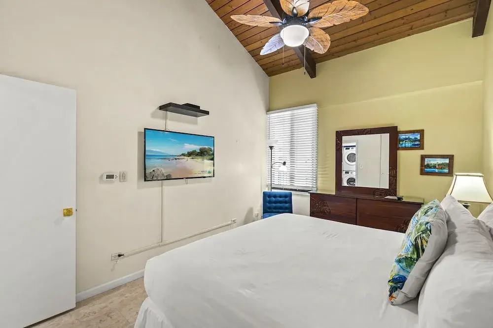 Kamaole Sands 7-406 - Courtyard and Ocean Views - Stunning Renovation - Split AC