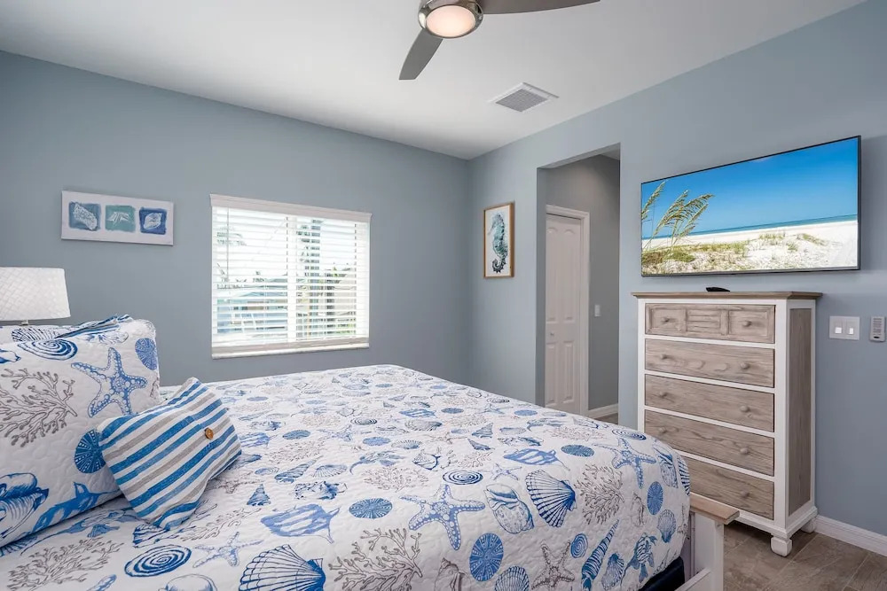 233 Delmar Avenue - Beautiful Private Pool Home 3 Bedroom Home by RedAwning
