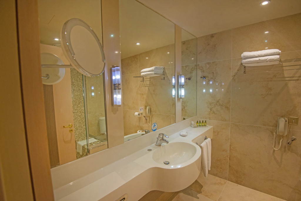 Adams Beach Hotel & Spa