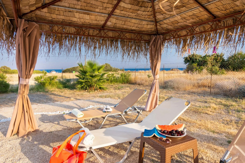 Gennadi Serenity House -beachfront Villa