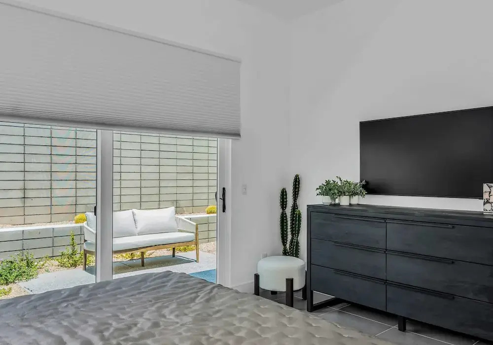 Modern Miralon - Sophisticated Retreat for Up To 5 w/ Resort Amenities