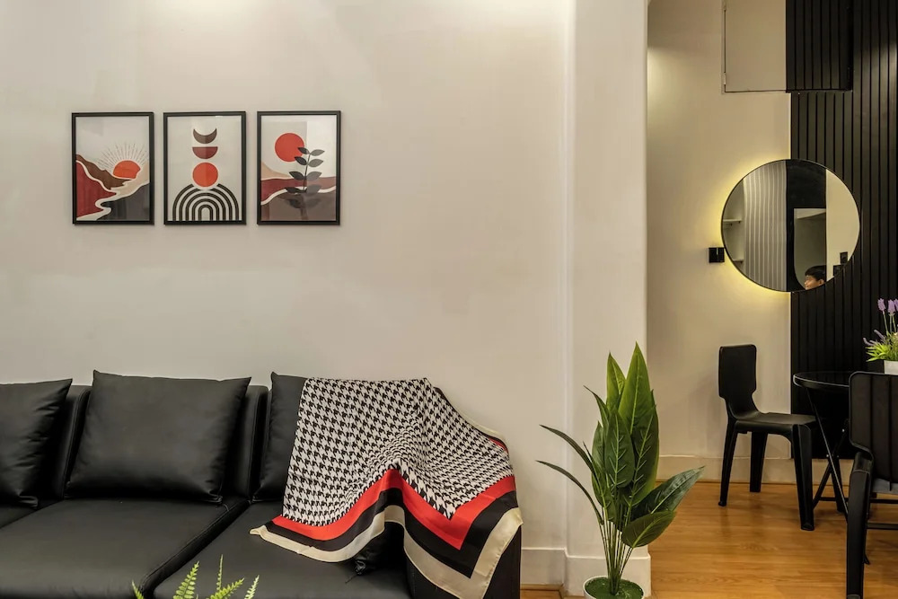 Minimalist Apt at DAC Intl Airport Msg to Avail Special Offer for Flight Catcher