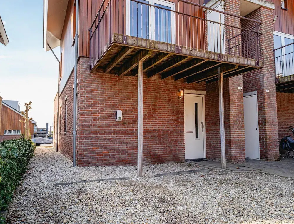 Waterside Escape With Easy Access