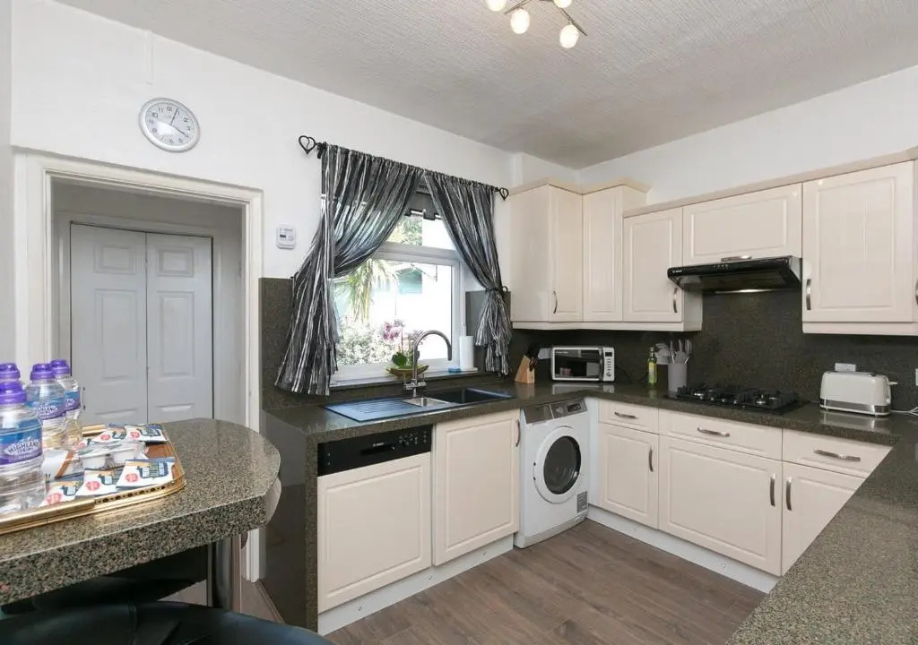 The Cottage on the Beach - Sleeps 7 - Large Garden
