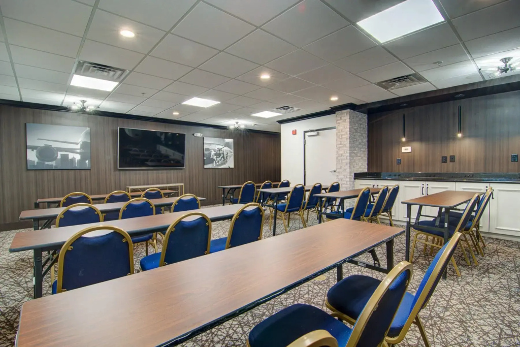 Comfort Suites Newport News Airport