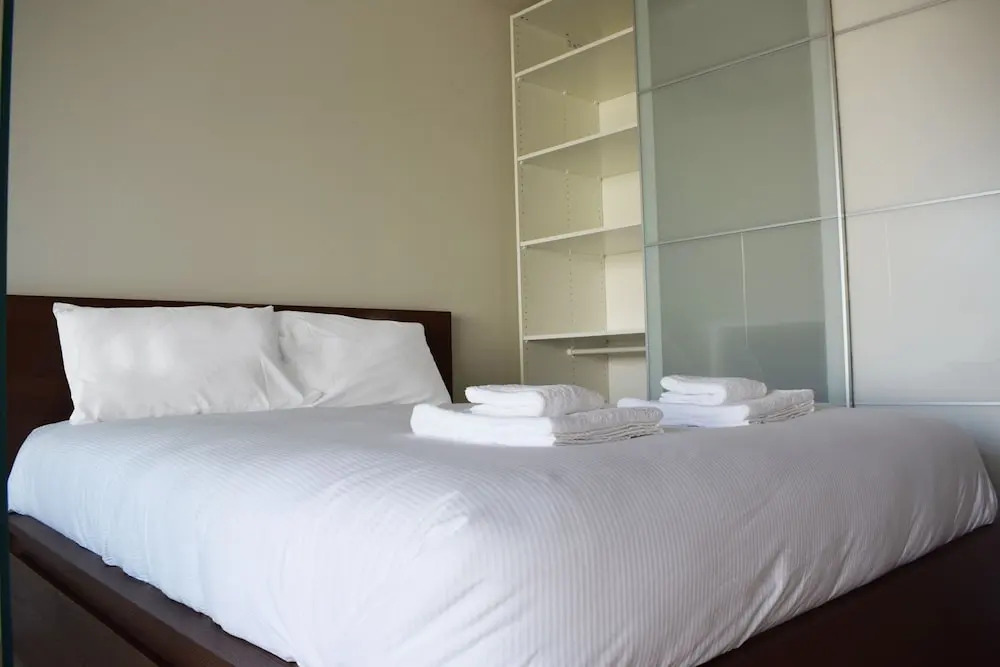 Modern Downtown Studio in High Rise