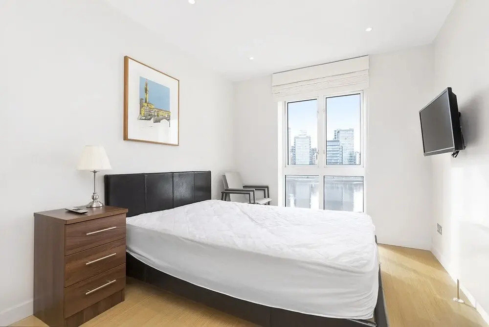 Supererior Modern Riverside Fulham Apartment With Balcony and 2 Parking Spaces