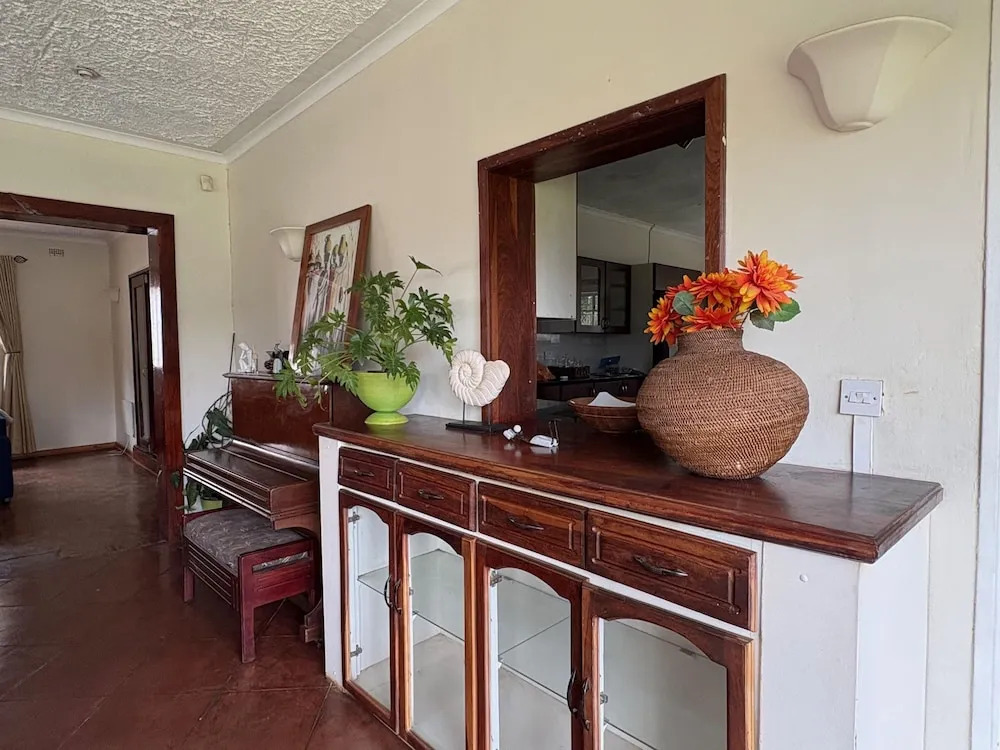 Standard Room In Mt Pleasant Heights - 2385