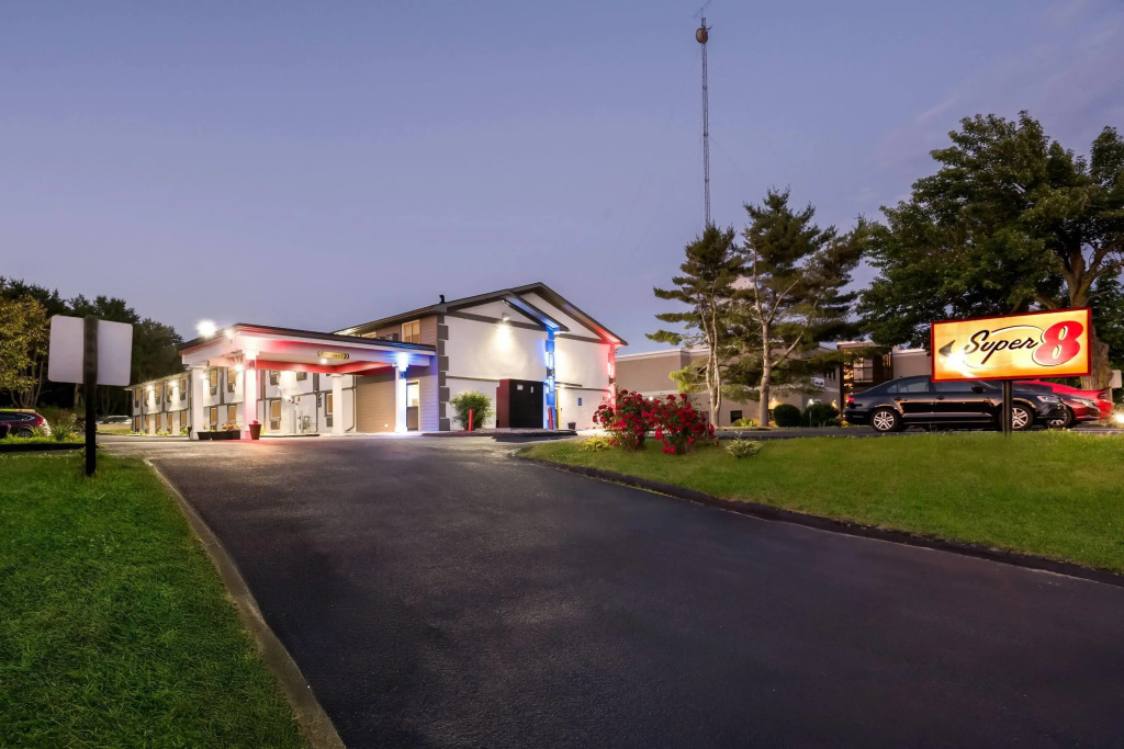 Super 8 by Wyndham Lewiston Auburn Area