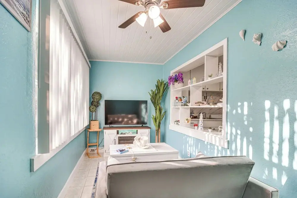 Central Location! Walkable Studio in St Pete Beach