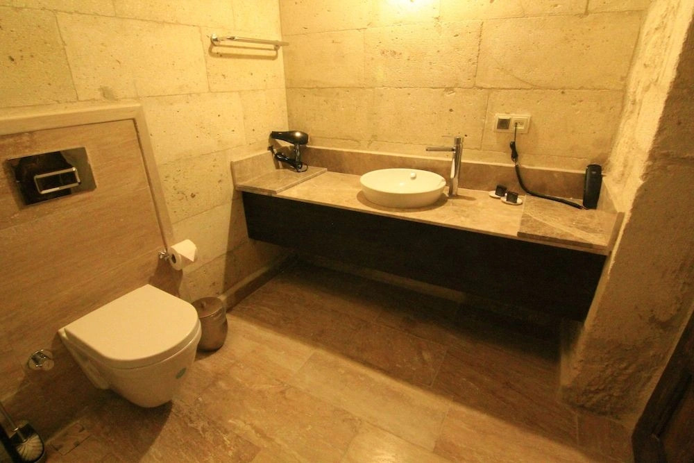 Tafana Cave & Stone Lodge