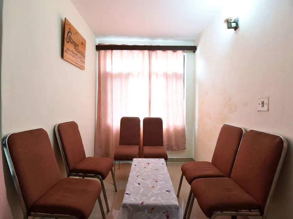 Oyo 13710 Home Cozy 2Bhk Aleo Manali