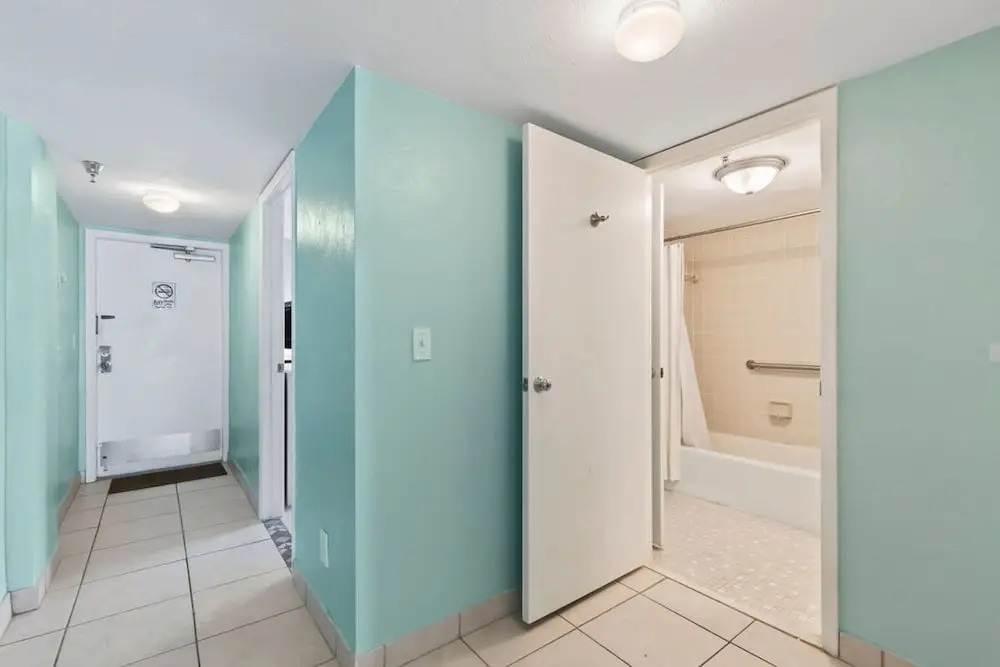Updated Ocean Front Condo Aquamarine Suite 201