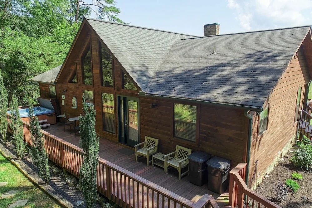 Moosetrax - 3 Bedrooms, 2 Baths, Sleeps 6 Cabin by RedAwning