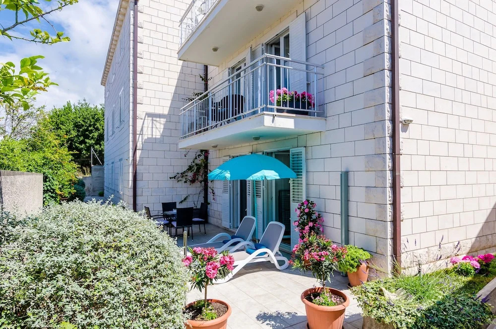 Apartments Mony