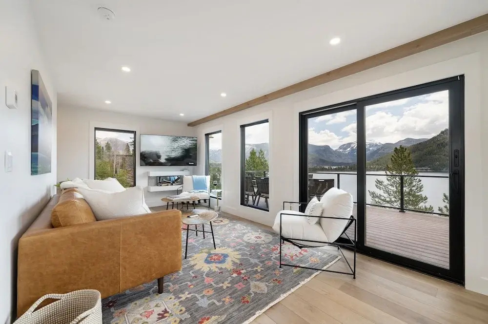 Ski Shores 3 Bedroom Cabin by RedAwning