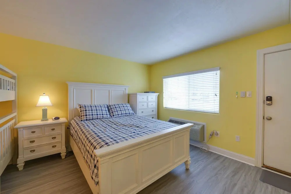 Ocean City Condo w/ Pool: Walk to Boardwalk!
